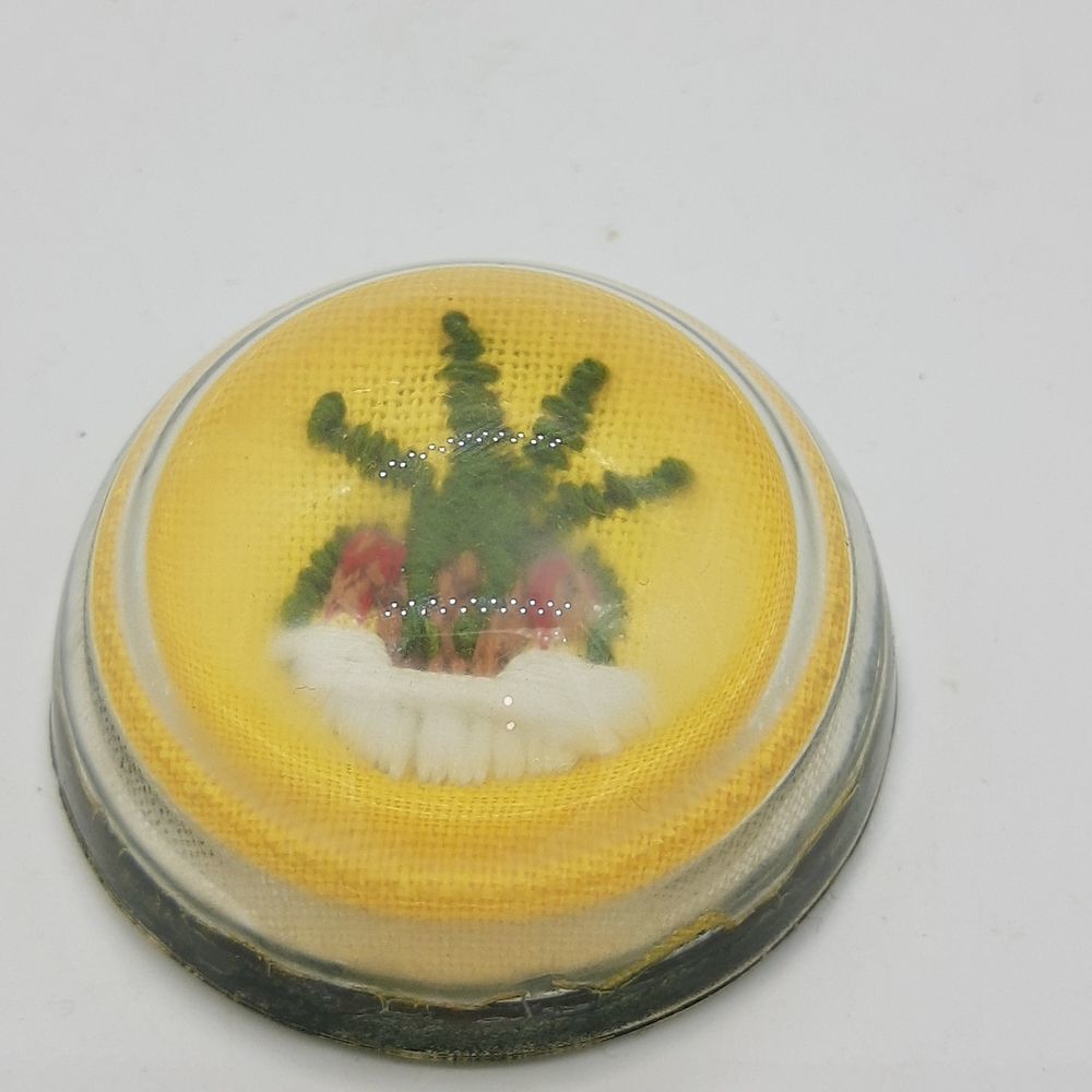 VINTAGE Paperweight - Picture 2 of 4